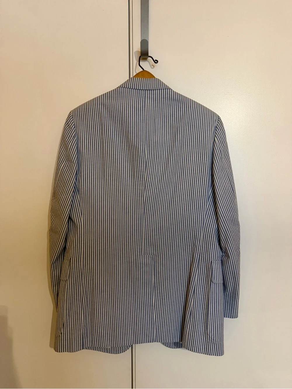Men's Blue & White Striped Blazer - Classic Seersucker Style